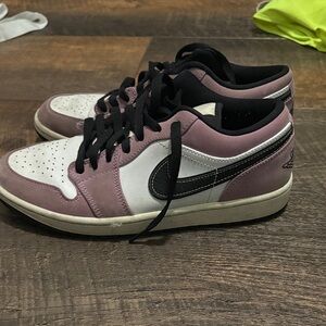 Jordan 1 Low SE
Violet Shock White Black